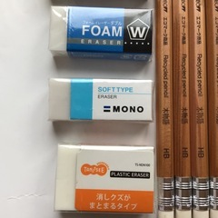 三菱鉛筆16本とトンボ鉛筆4本と新品未使用の消しゴム5個のセットの画像