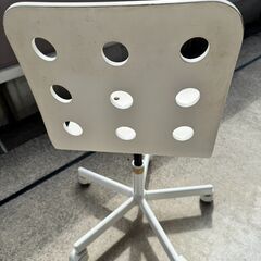 【手渡し希望】IKEA ミッケ デスクチェア（ホワイト）の画像