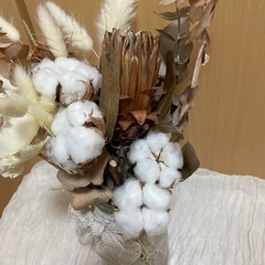 ドライフラワーと花瓶のセットの画像