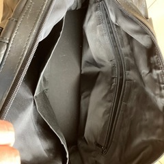 仕切り物入れにも充実🌟黒色鞄の画像