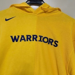 ウォリアーズ　WARRIORS NIKE パーカー　NBA カリー　Mの画像