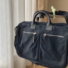 美品🌟仕切り充実🌟肩掛けショルダー付き黒色鞄の画像