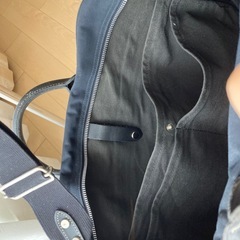 美品🌟仕切り充実🌟肩掛けショルダー付き黒色鞄の画像