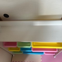 おもちゃ棚 本棚の画像