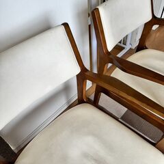 【手渡し希望】カリモク60＋ アーム付きダイニングチェア 2脚セットの画像