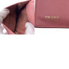 プラダ PRADA 二つ折り財布 サフィアーノレザー サフィアーノ ピンクの画像