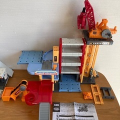 トミカ　パワークレーン建設現場&ガソリンスタンドセットの画像