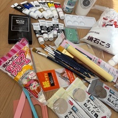 石膏　絵の具　筆　ニス　オーブンねんど　等の画像