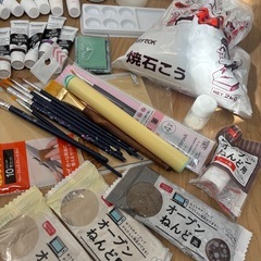石膏　絵の具　筆　ニス　オーブンねんど　等の画像