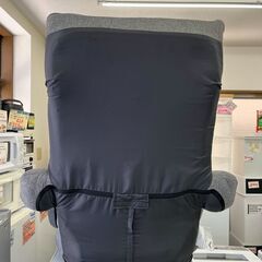 【リサイクルショップ ピカソ 小松原】🛋✨ヒジ連動ビッグサイズ座椅子 Nデリー（グレー）✨★2845★の画像