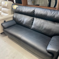 大幅値下げしました‼️配達可【3人掛けソファ】【黒】【管理番号12309】比の画像
