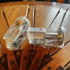 パーテーション金物　￥100／個　在庫2個の画像