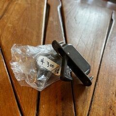 引込戸用　引手金物　￥300／1個　在庫2個の画像