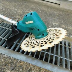 【JM855】makita マキタ 14.4V 充電式草刈機 MUR145UD バッテリー付き 分割棹 Uハンドルの画像