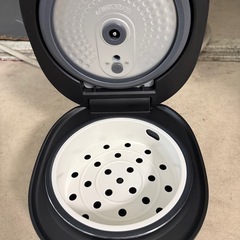 2025年　ヤマダ　炊飯器　3合　ピカピカの画像