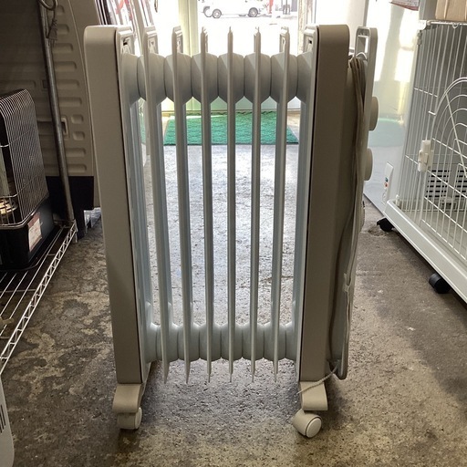 万代店　デロンギ　オイルヒーター