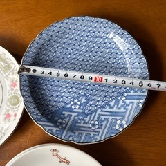 お皿とお猪口の画像