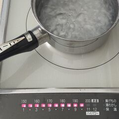 △ HITACHI 日立 IHクッキングヒーター IHタイプ HT-330S 2017年製 200V 30A仕様 動作確認済 タイマー動作OK キズ、サビあり 現状渡しの画像