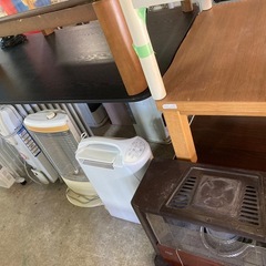 ☆お店にてフリーマーケット開催中 暖房器具いろいろあります❗️ ファンヒーター、石油ストーブ、オイルヒーター、こたつ、加湿器等の画像