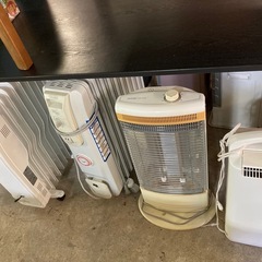 ☆お店にてフリーマーケット開催中 暖房器具いろいろあります❗️ ファンヒーター、石油ストーブ、オイルヒーター、こたつ、加湿器等の画像