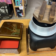 仕出用弁当200円箱.釜飯セット200円の画像