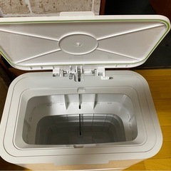 EZkan イージーカン おむつポット ゴミ箱 の画像
