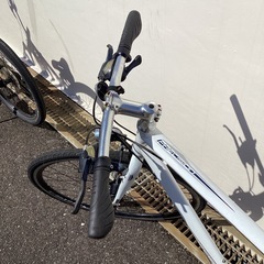🚲店頭在庫40台🚲春日市🚲クロスバイク🚲700C🚲 S H I M A N O🚲ギア付き🚲T1911484🚲No145の画像