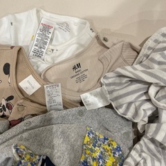 ベビー服　70 長袖5、肌着4、帽子、靴下4の画像