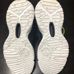 アシックス.ジュニアバッシュ　ナイキ.シューズバックのセットの画像