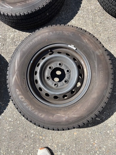 【状態良好】E26キャラバン スタッドレス WINTER MAXX SV01純正スチールホイール ▼15×5.5J 139.7/6H ET約45▼