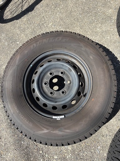 【状態良好】E26キャラバン スタッドレス WINTER MAXX SV01純正スチールホイール ▼15×5.5J 139.7/6H ET約45▼