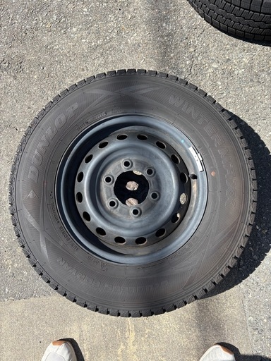 【状態良好】E26キャラバン スタッドレス WINTER MAXX SV01純正スチールホイール ▼15×5.5J 139.7/6H ET約45▼