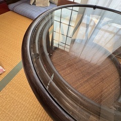 アンティークテーブルの画像