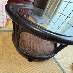 アンティークテーブルの画像