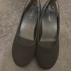 ブラック ストラップ付き ヒールの画像
