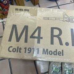 ベルソス M4 R.I.S & Colt 1911 エアガンセット　BB弾2000発の画像