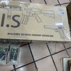 ベルソス M4 R.I.S & Colt 1911 エアガンセット　BB弾2000発の画像