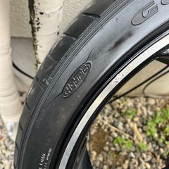 アルミホイールタイヤ付きの画像