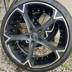 アルミホイールタイヤ付きの画像