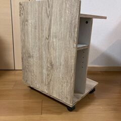 キャスター付きサイドテーブルの画像