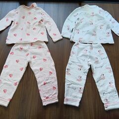 子ども用　パジャマ　サイズ120　コットン100%　2枚セット　長袖　苺柄とフラミンゴ柄の画像