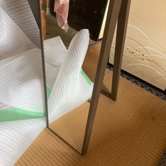 ひたちなか市三反田にある美品スリムなスタンドミラー　鏡の画像