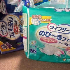 男性用紙オムツ(L)などの画像