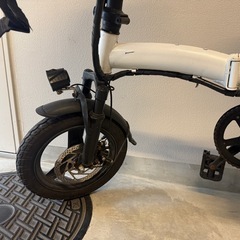 折りたたみ電動自転車の画像
