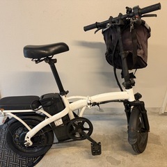 折りたたみ電動自転車の画像