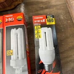 TOSHIBA　ユーライン３２W　7個とネオポールZ２１ワット１個の画像
