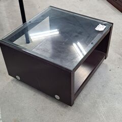 【リサイクルショップどりーむ天保山店】No.2767　ガラステーブル　キャスター付きで便利🎵　おすすめ商品です🎵の画像