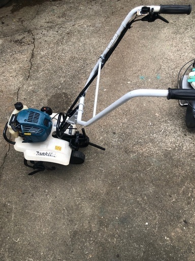 実働　小型軽量　普通のガソリンで動く4スト　耕運機　マキタ製　MKR0250R 移動車輪　抵抗棒付き
