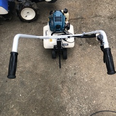 実働　小型軽量　普通のガソリンで動く4スト　耕運機　マキタ製　MKR0250R 移動車輪　抵抗棒付きの画像