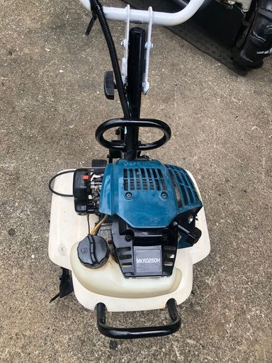 実働　小型軽量　普通のガソリンで動く4スト　耕運機　マキタ製　MKR0250R 移動車輪　抵抗棒付き
